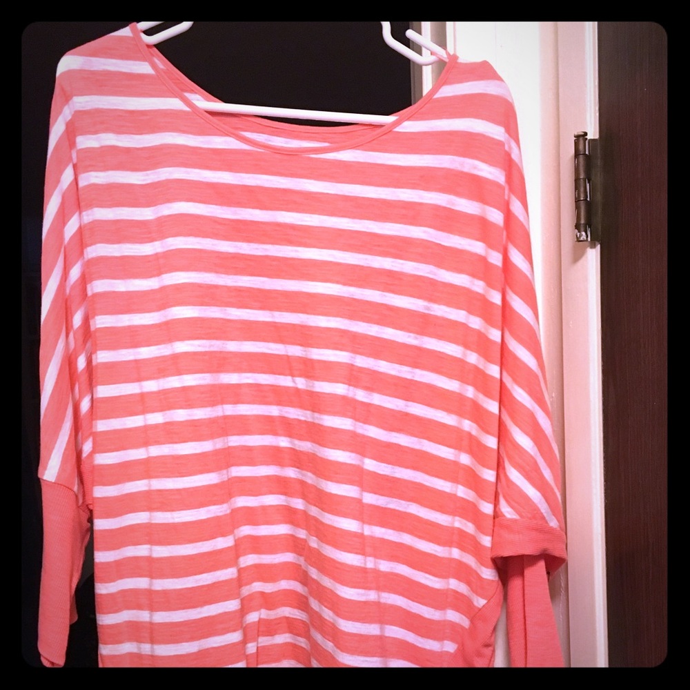 Coral/white striped top. Perfect for SPRING😎☀️